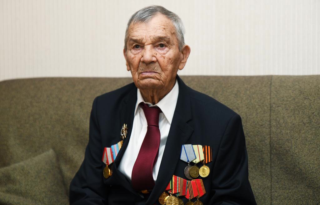Участник Сталинградской битвы Арсений Сухопаров отмечает 102-й день рождения  - новости Афанасий