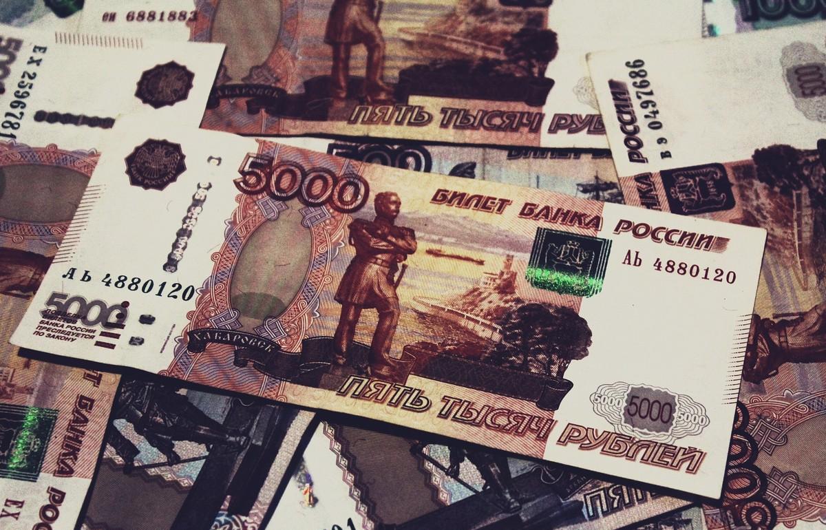 В Ржеве Тверской области мужчина платил в магазинах купленными в Интернете поддельными банкнотами