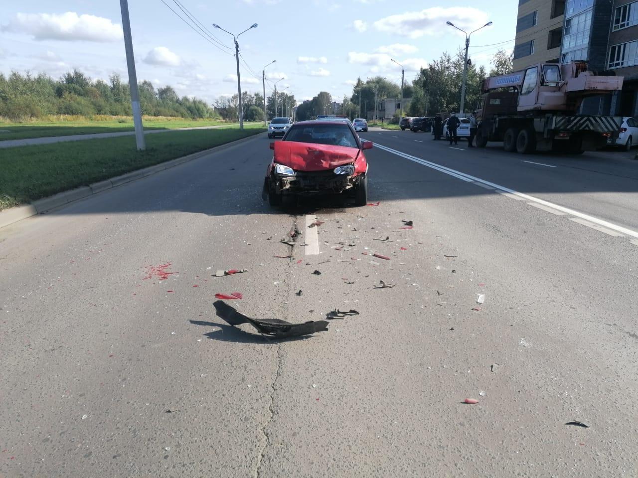 В ДТП с двумя иномарками в Твери пострадал один из водителей