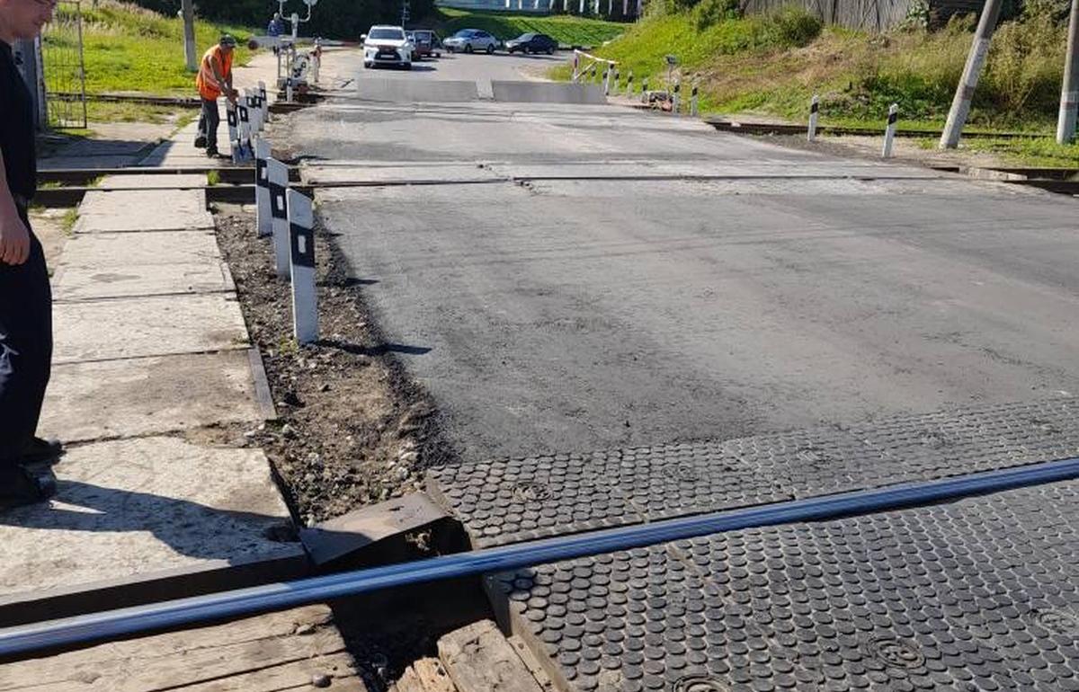 На ж/д переезде в Западной Двине Тверской области обнаружили дефекты дорожного покрытия - новости Афанасий