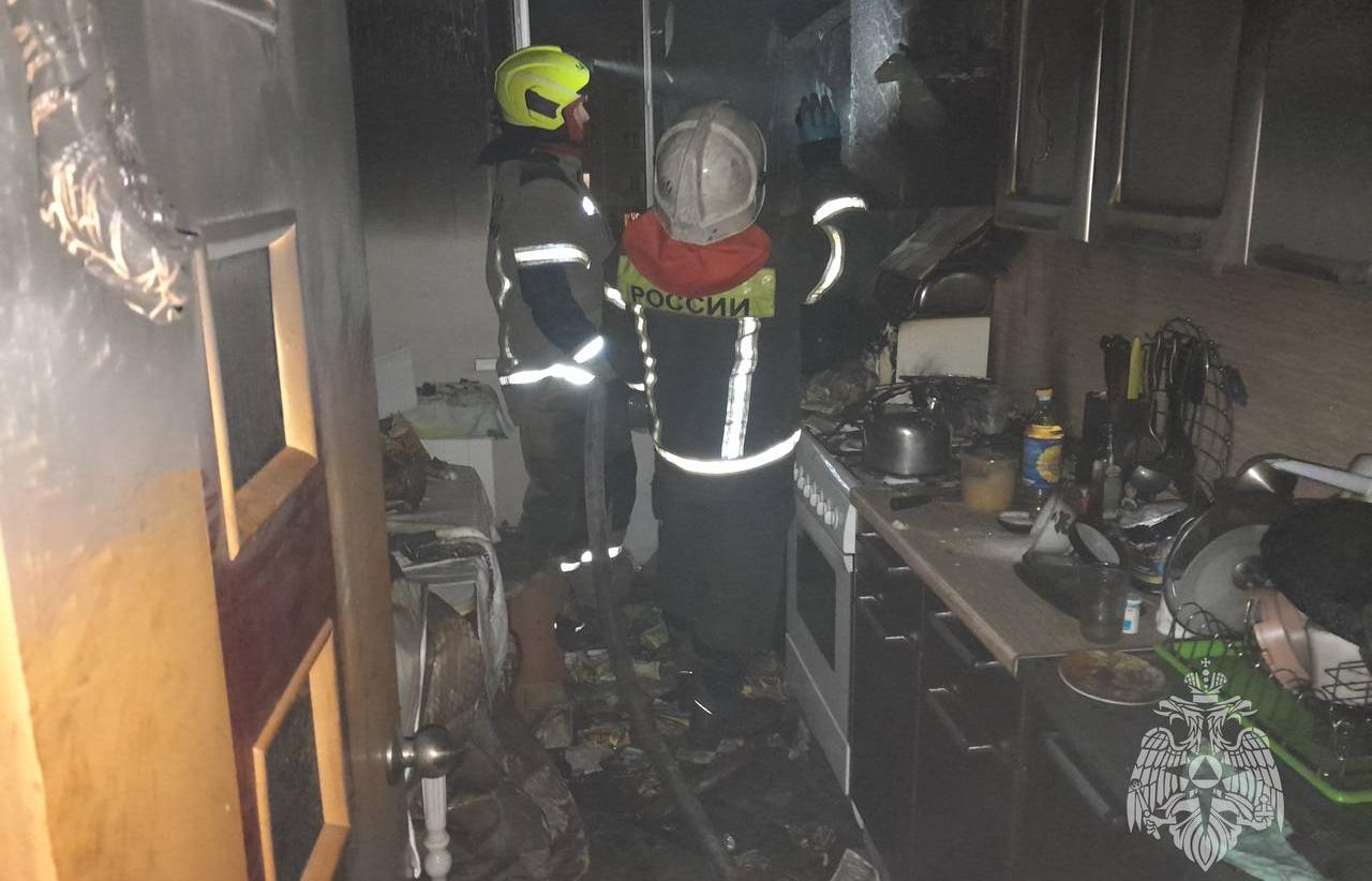 В Осташкове пожарные потушили кухню