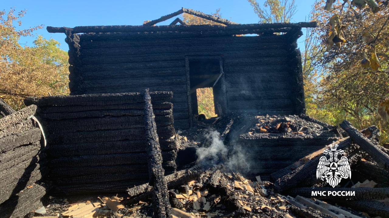 На пожаре под Оленино погиб человек