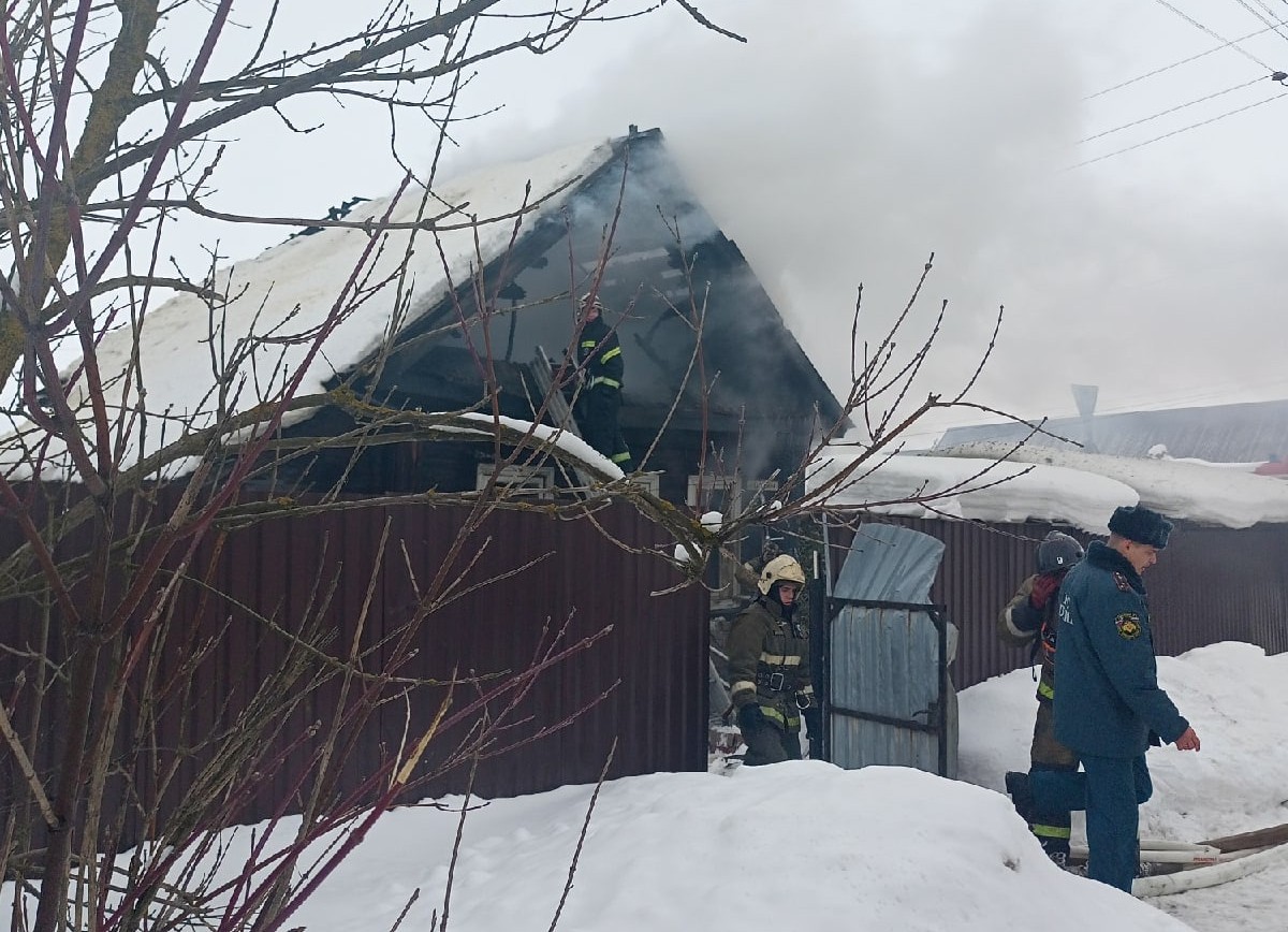 Бабкина в вышнем волочке. Пожар Вышний Волочек. Пожар в Вышнем Волочке. Происшествия Вышний Волочек. ЧП пожар в Вышнем Волочке вчера.