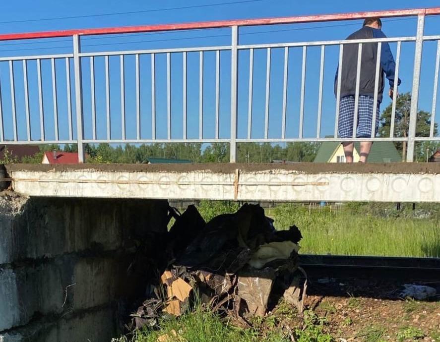 Момент трагического ДТП с электричкой и легковушкой, в которой ехала семья из Тверской области, снял регистратор поезда