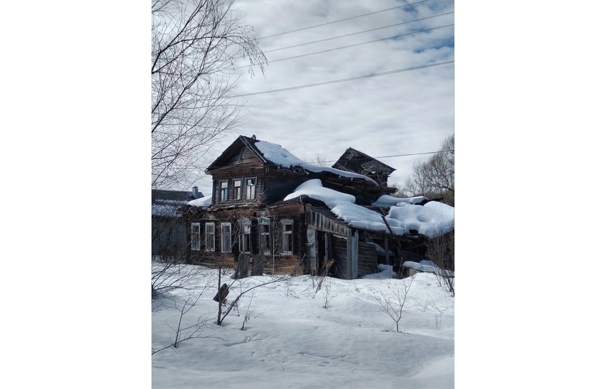 В Калининском районе разрушается дом Гомзиных