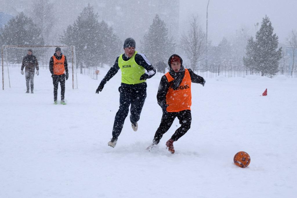 В Удомле  прошел традиционный чемпионат по мини-футболу на снегу