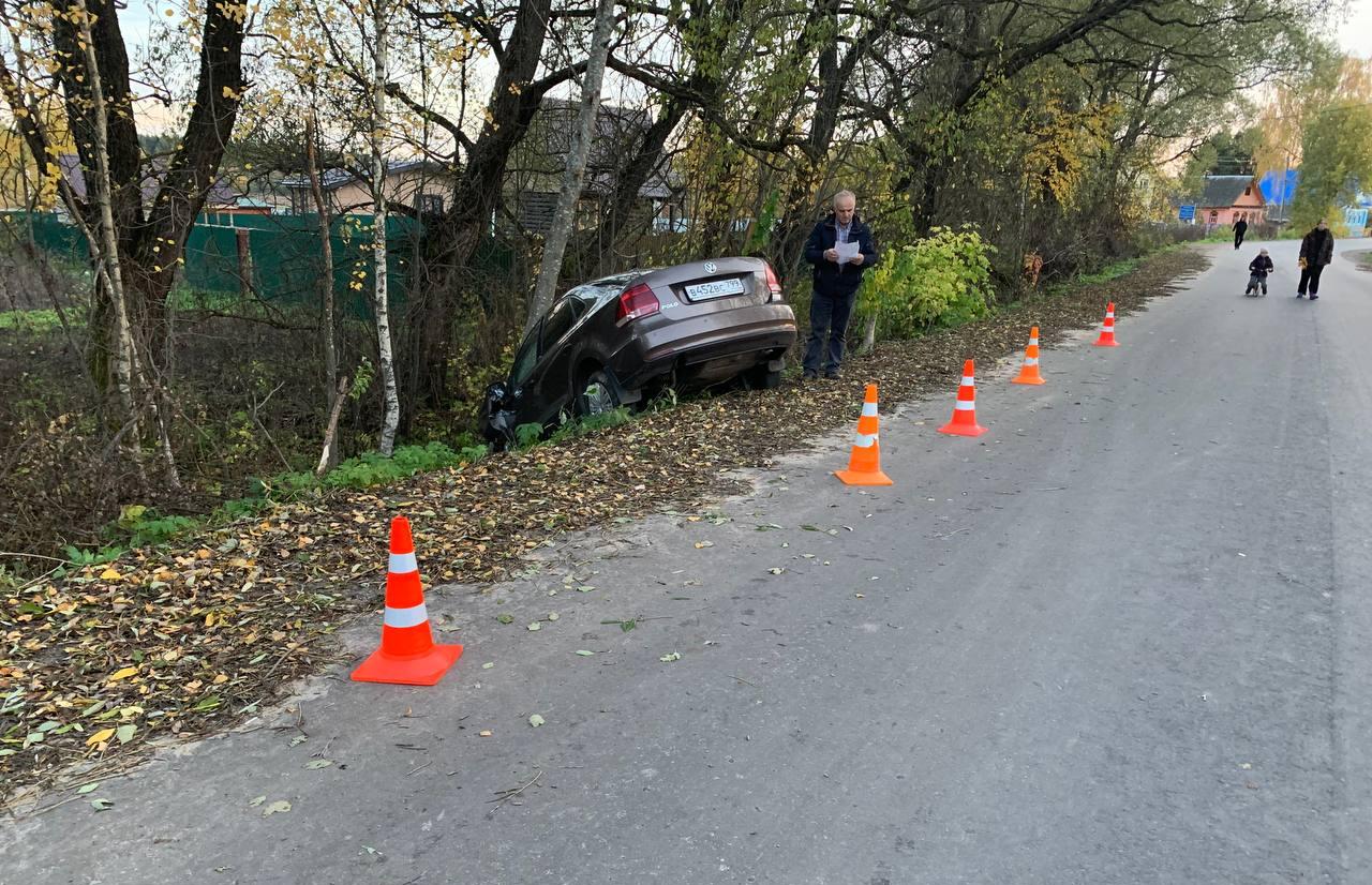 В Калязинском районе автомобиль свалился в канаву  - новости Афанасий