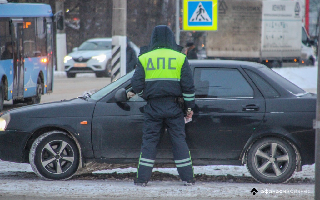 Номера на автомобилях многих российских автомобилистов станут незаконными