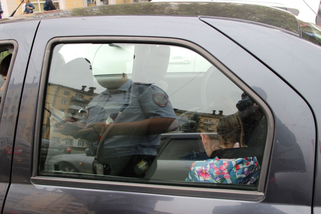 В России хотят забирать автомобили у тех, кто перевозит детей без кресел и ремней