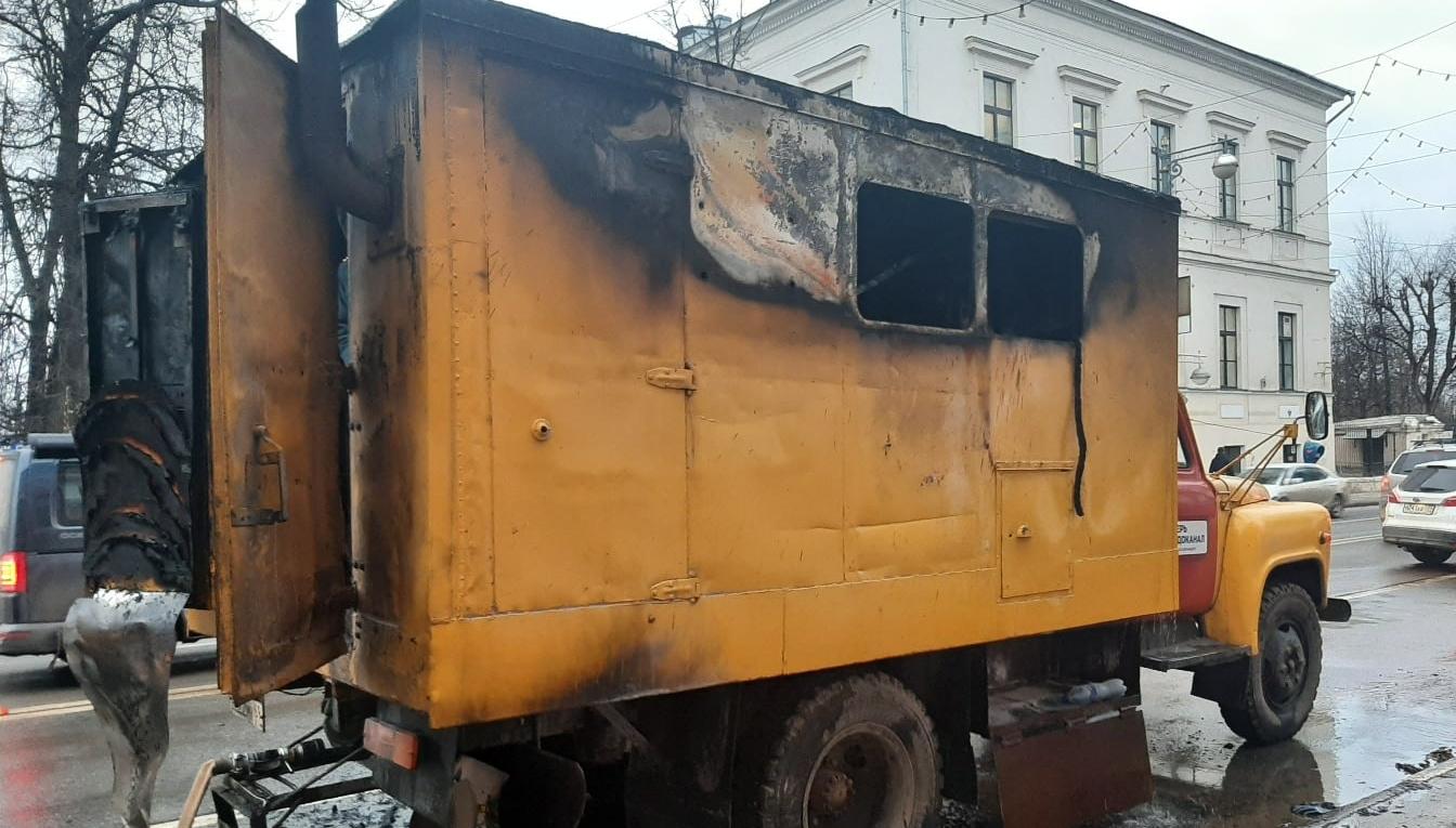 «Тверь Водоканал»: работнику предприятия, пострадавшему при пожаре в грузовике, окажут всю необходимую помощь