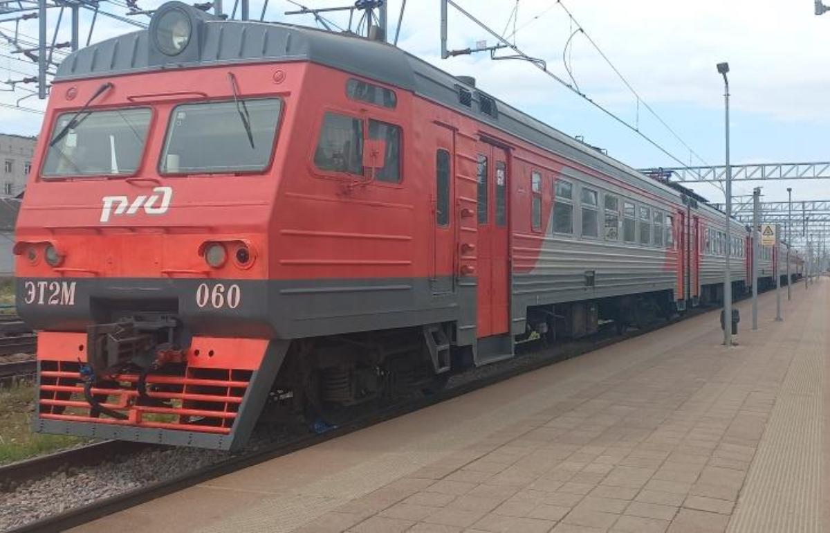 На ж/д переезде в Нелидово Тверской области на несколько часов перекроют движение