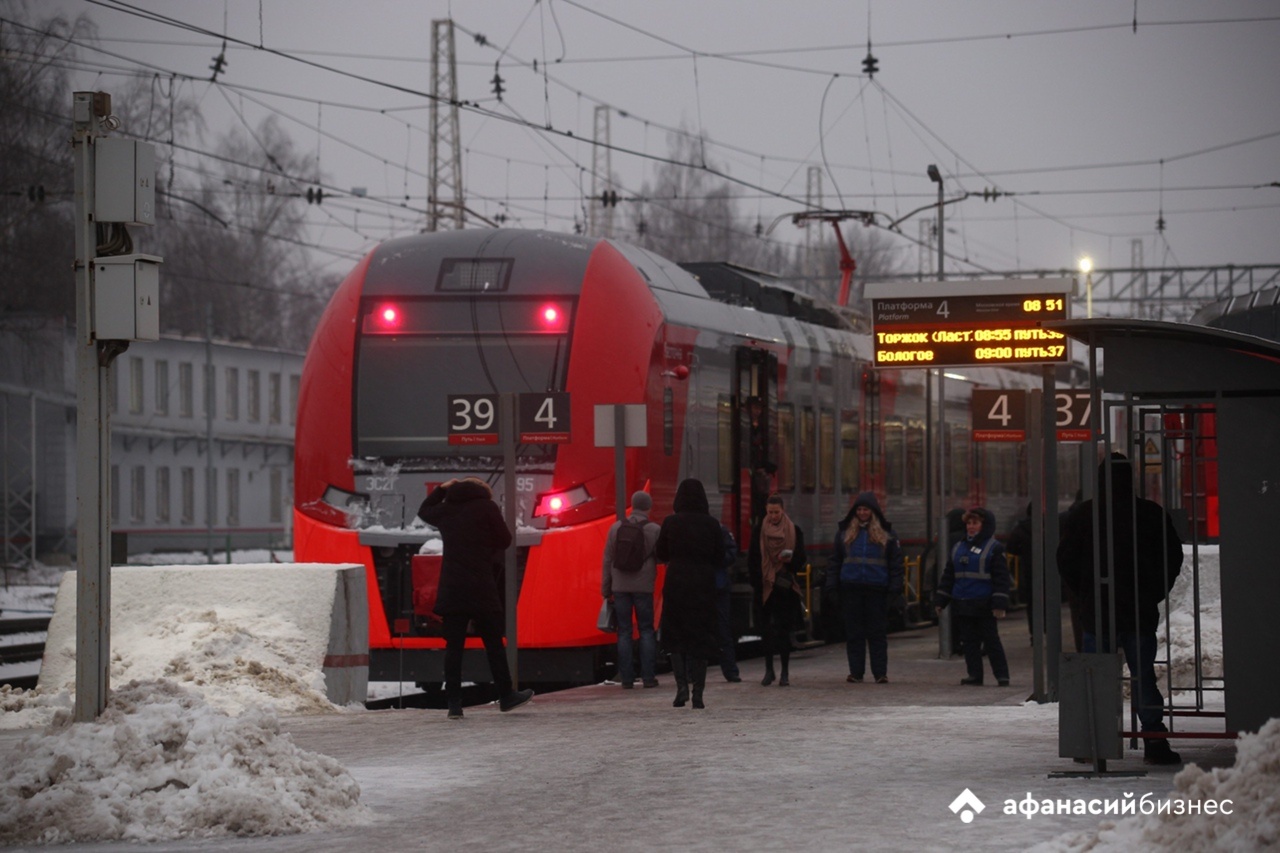 Электрички из Тверской области в Москву задерживаются в пути более чем на час 