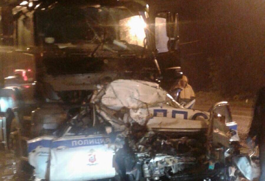 Ехавший в сторону Твери дальнобойщик снес машину ДПС на М10 у границы Тверской области: один инспектор погиб, второй в больнице - новости Афанасий