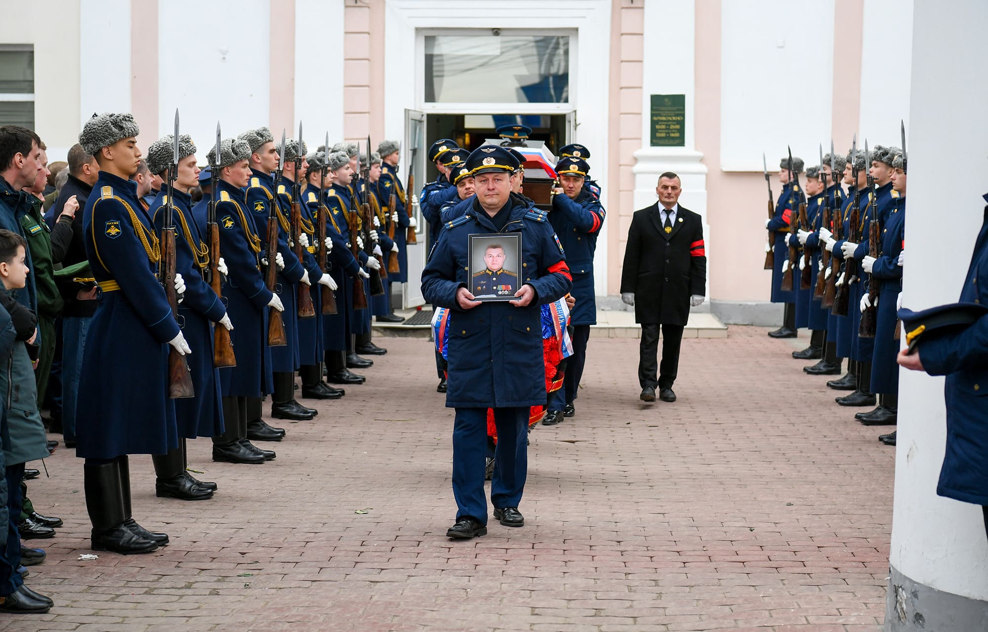 Погибших под Иваново летчиков Ил-76 из Твери наградили посмертно |  31.05.2024 | Тверь - БезФормата