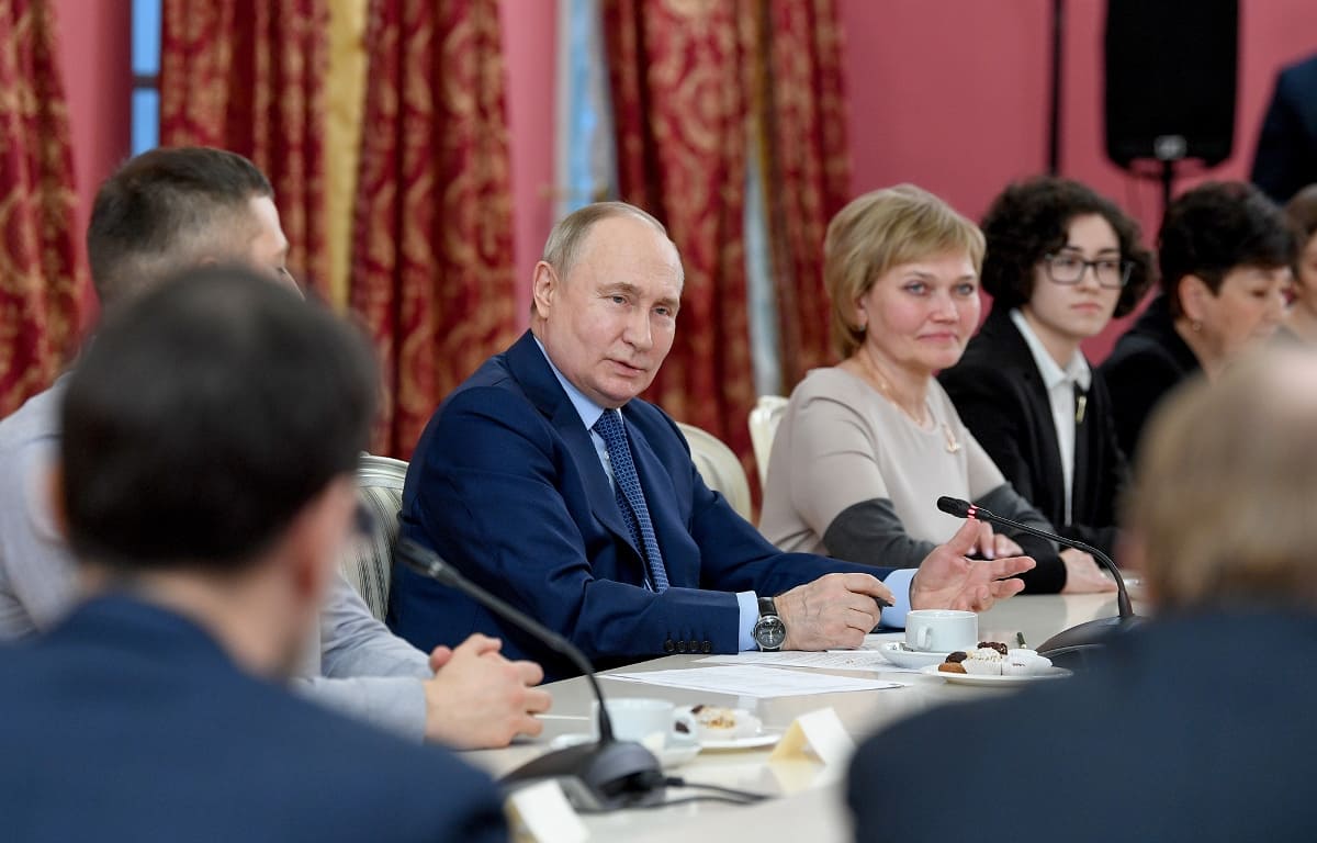 Президент РФ Владимир Путин поручил проработать предложения по развитию города Торжка в Тверской области