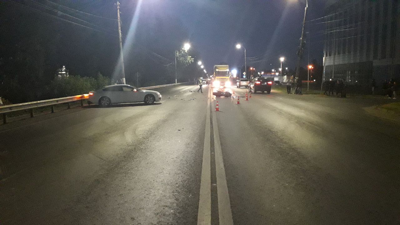 Ночью в Твери на Московском шоссе погиб мотоциклист | 16.07.2022 | Тверь -  БезФормата