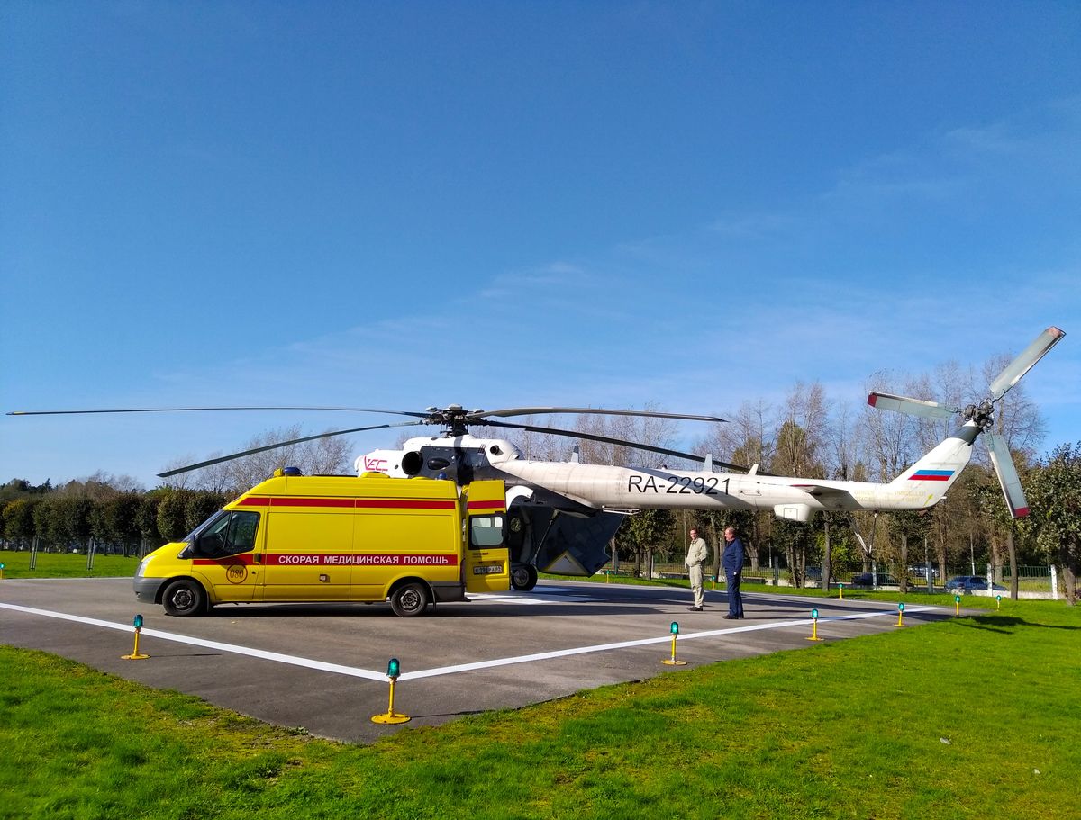 Вертолеты вывезли из Нелидово в Тверь троих тяжелобольных пациентов