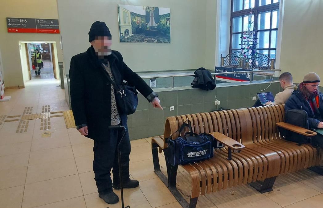В Твери у пассажира железнодорожного вокзала украли сумку с вещами