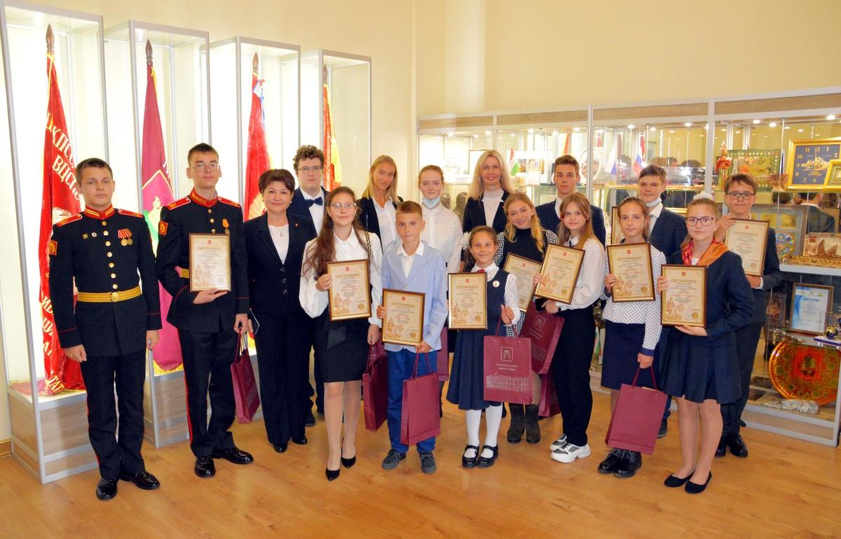 20 одаренных школьников Твери получили премии