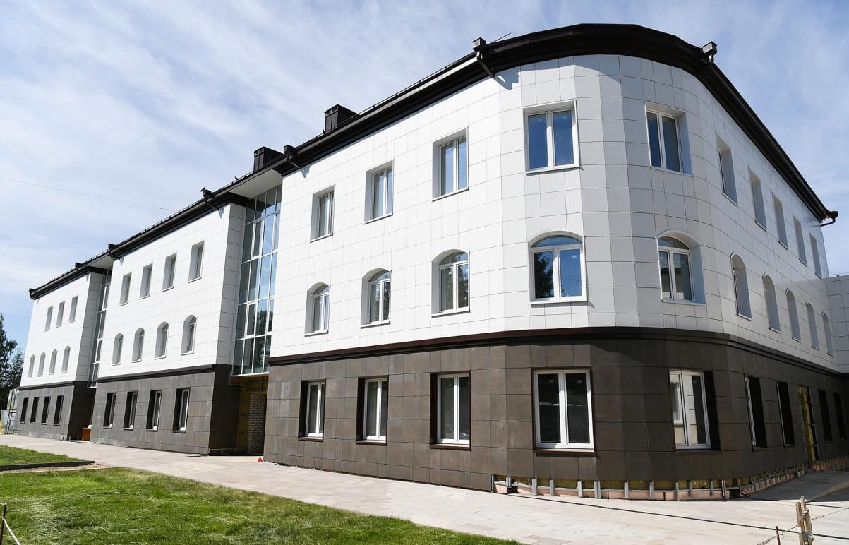 Губернатор Игорь Руденя поставил задачи по завершению строительства здания поликлиники Старицкой ЦРБ
