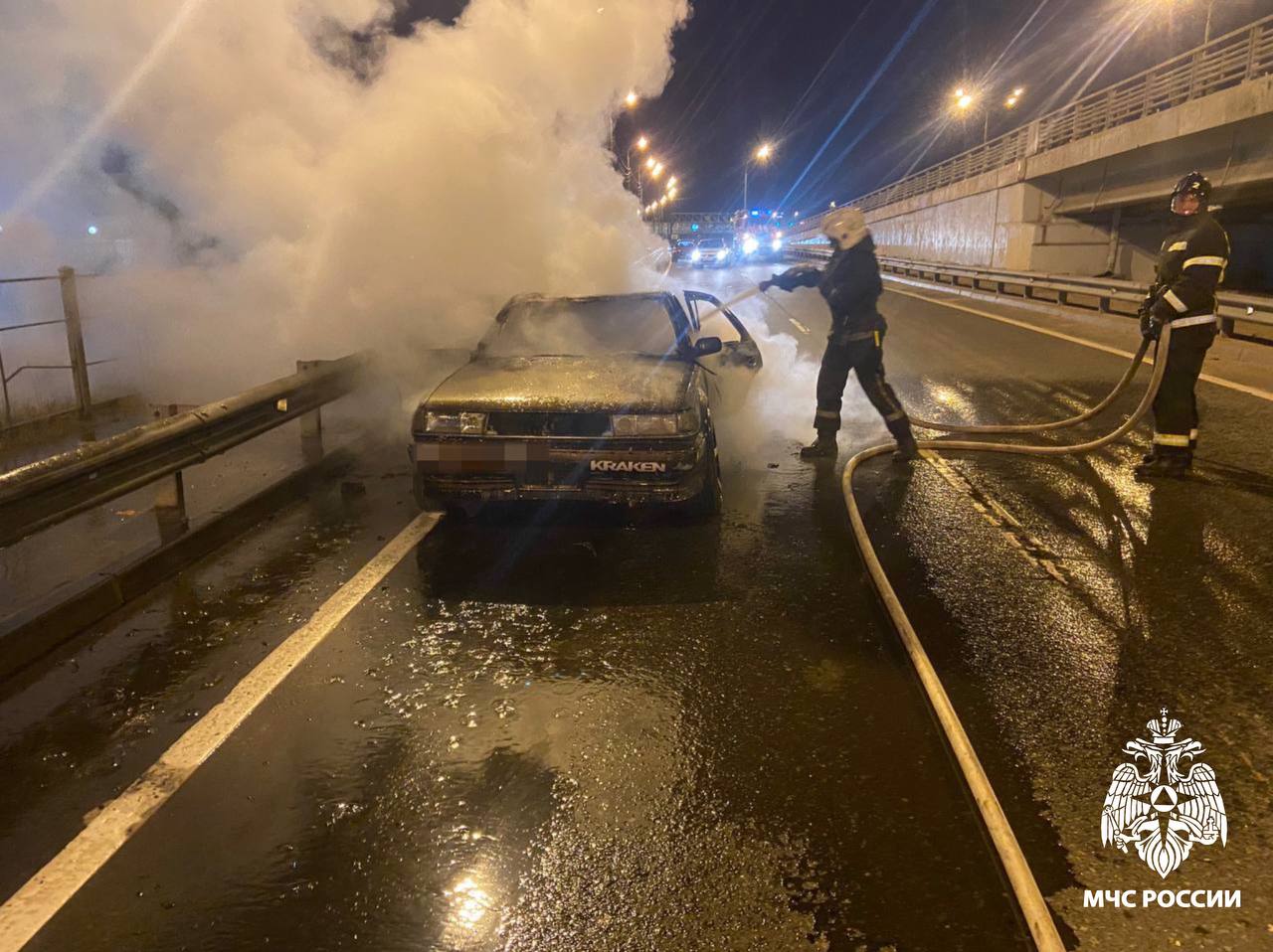 Ночью в Твери пожарные ликвидировали возгорание автомобиля | 08.06.2024 |  Тверь - БезФормата