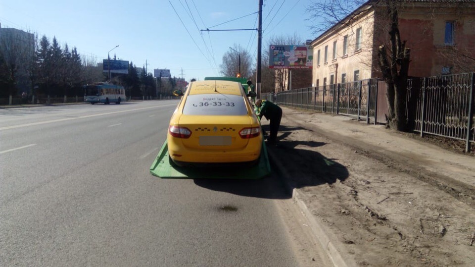 В Твери у таксиста-нелегала забрали автомобиль