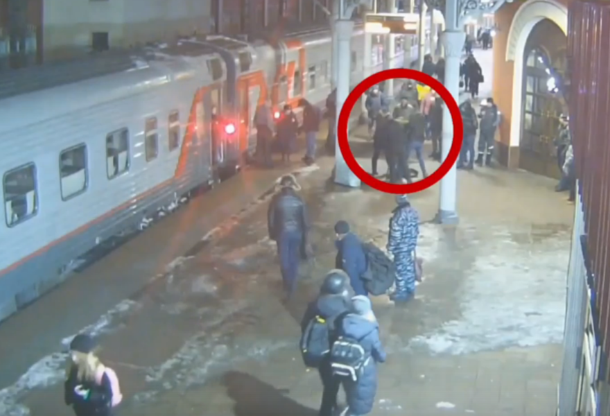 ФСБ показала видео задержания жителя Твери, собиравшегося вступить в ряды ВСУ