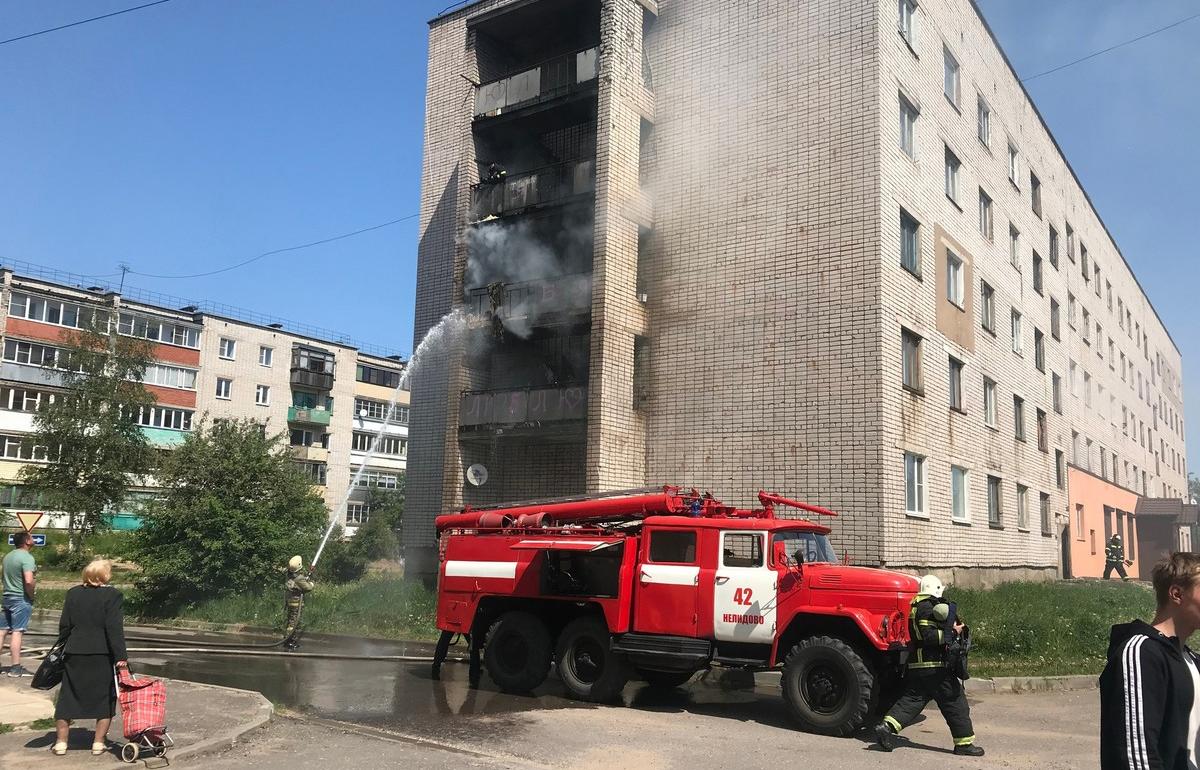 В Нелидово тушили пожар на балконе общежития – Новости Твери и городов  Тверской области сегодня - Afanasy.biz – Тверские новости. Новости Твери.  Тверь новости. Новости. Новости сегодня. Новости Твери сегодня. Последние  новости