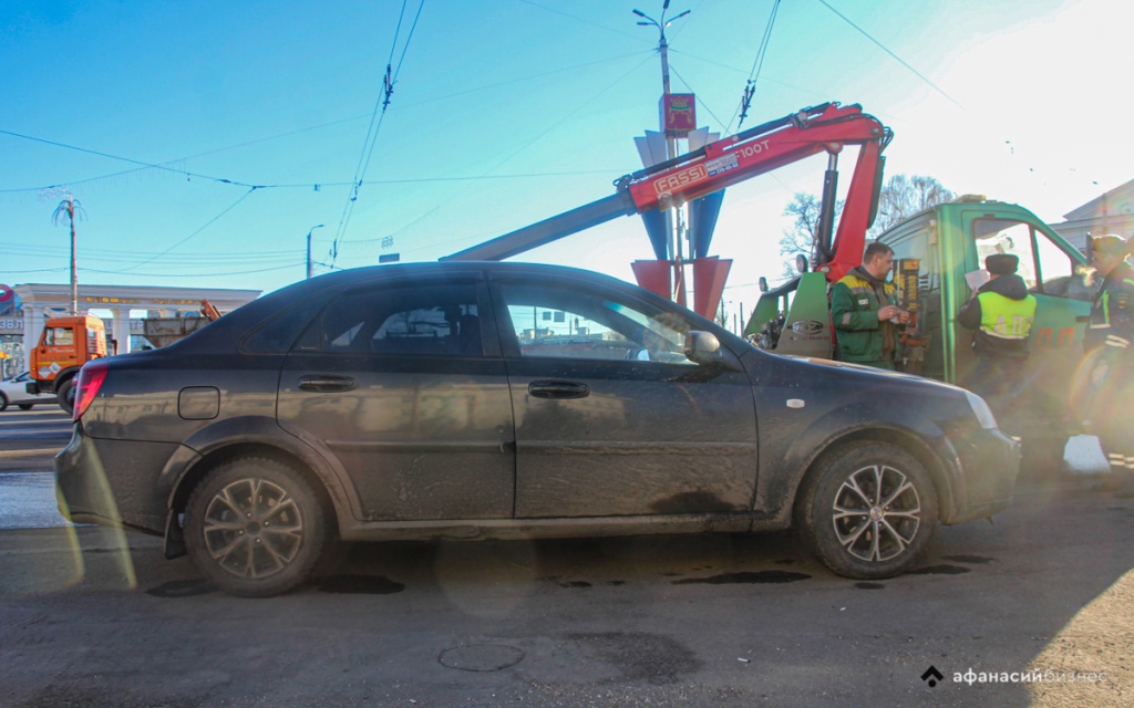 В Осташкове местный житель съехал на машине в кювет и бросил ее, а жене и полиции сказал — угнали