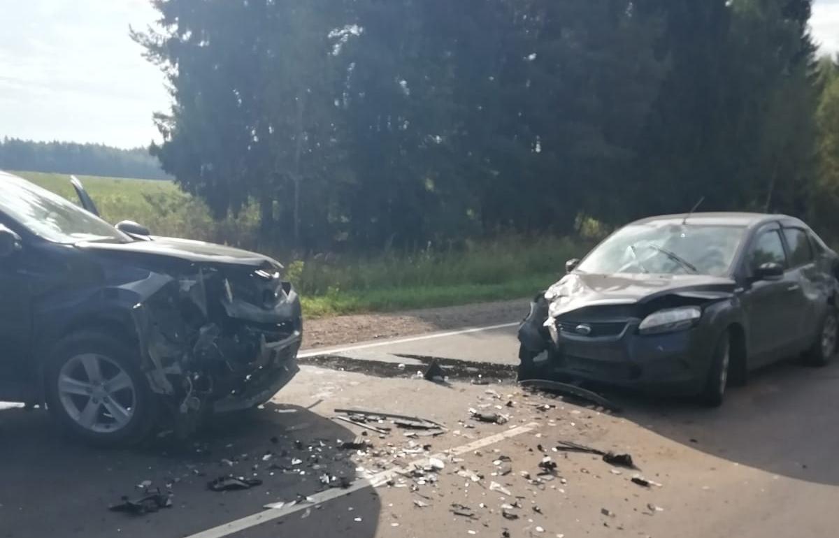 Под Тверью в ДТП на встречке пострадали три человека