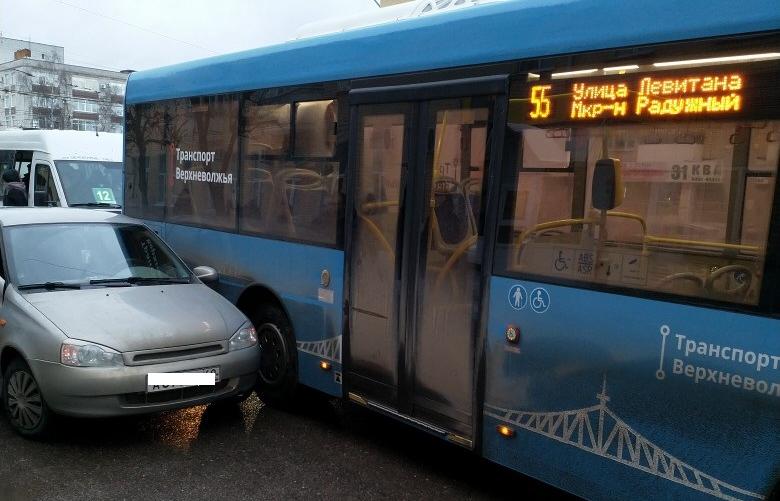 В Твери произошло первое ДТП с новым автобусом
