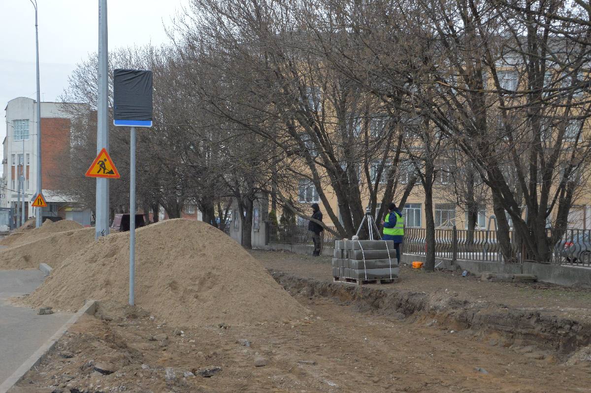 В Твери ремонтируют тротуары от улицы Желябова до площади Капошвара