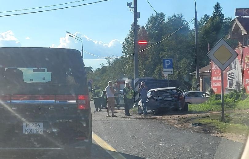 Два автомобиля столкнулись на трассе М10 под Тверью  - новости Афанасий