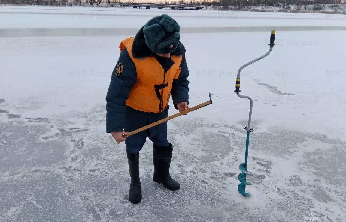 МЧС измерило толщину льда на реках и озерах Тверской области
