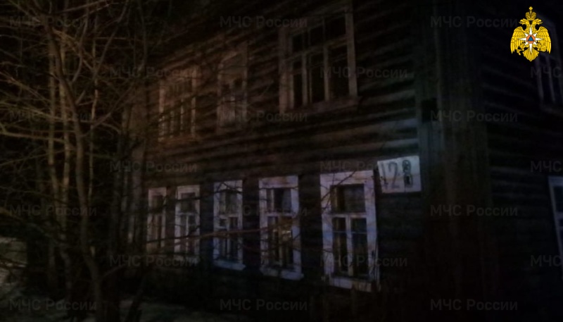 В доме в Вышнем Волочке, где на пожаре погибли две женщины и ребенок, загорелось постельное белье