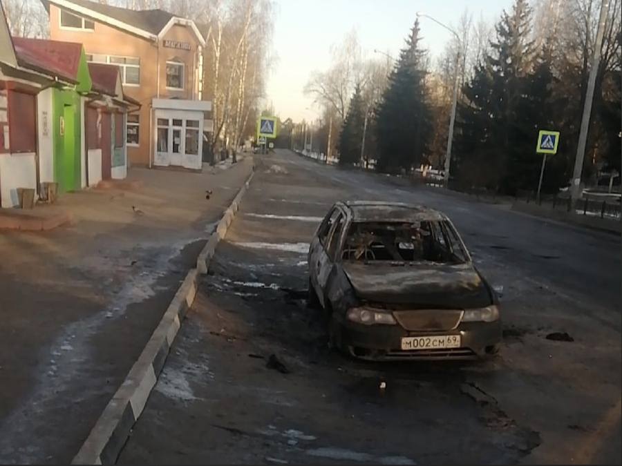 В Тверской области ночью сгорела легковушка