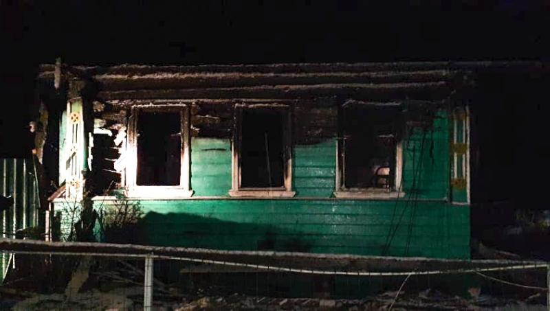 Житель Тверской области погиб, пытаясь потушить горящий дом