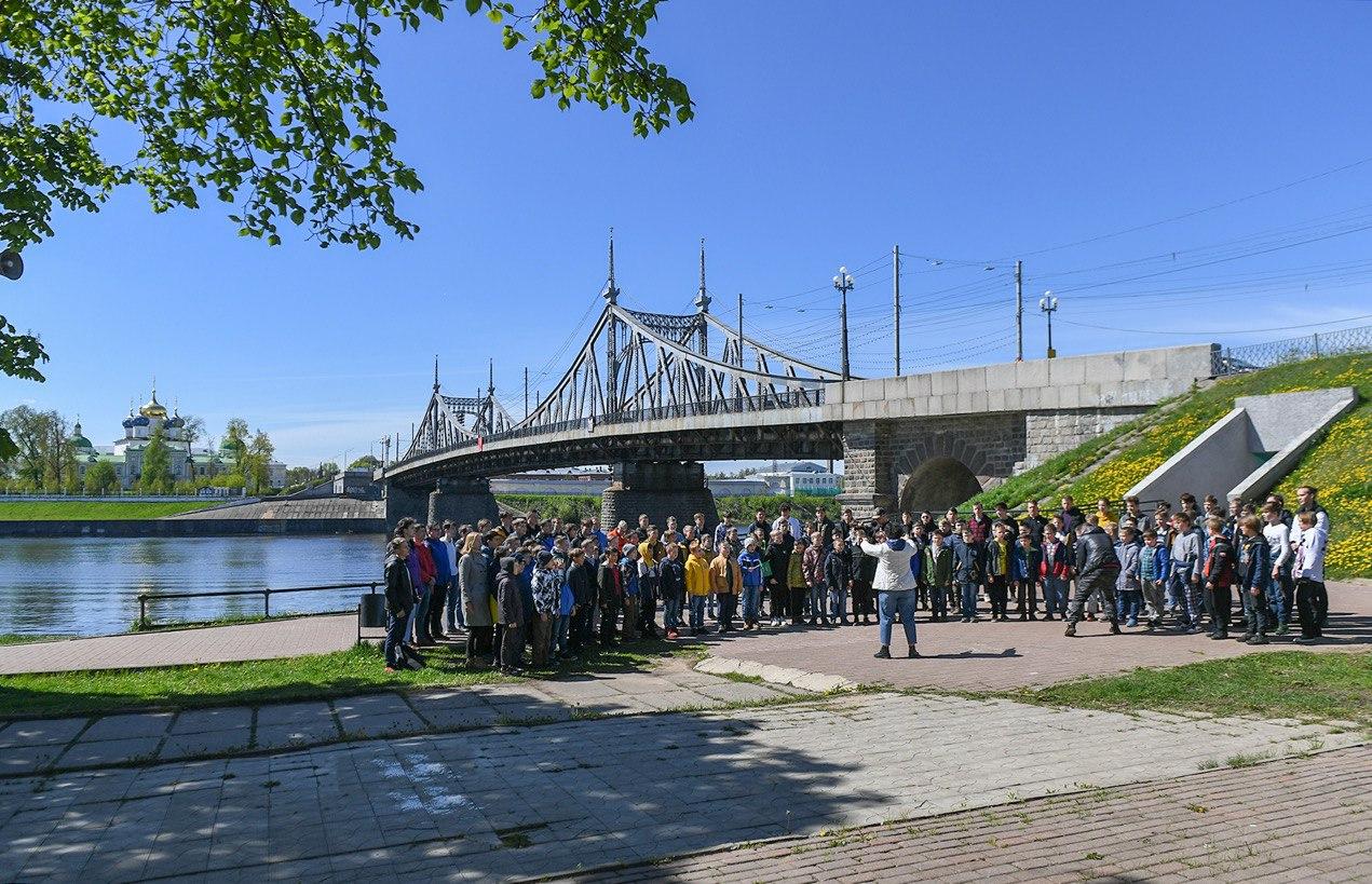 В День Волги в Твери 134 юных музыканта исполнили знаменитую песню Людмилы Зыкиной «Течет река Волга» - новости Афанасий
