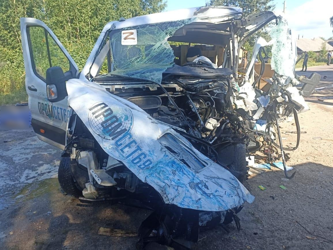 Водитель погиб при столкновении двух грузовиков в Тверской области 