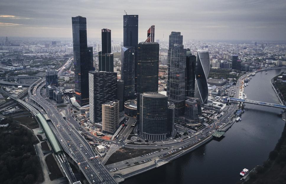 Москвичам предлагают выплатить по 20 тысяч рублей и оплатить ЖКХ до конца года