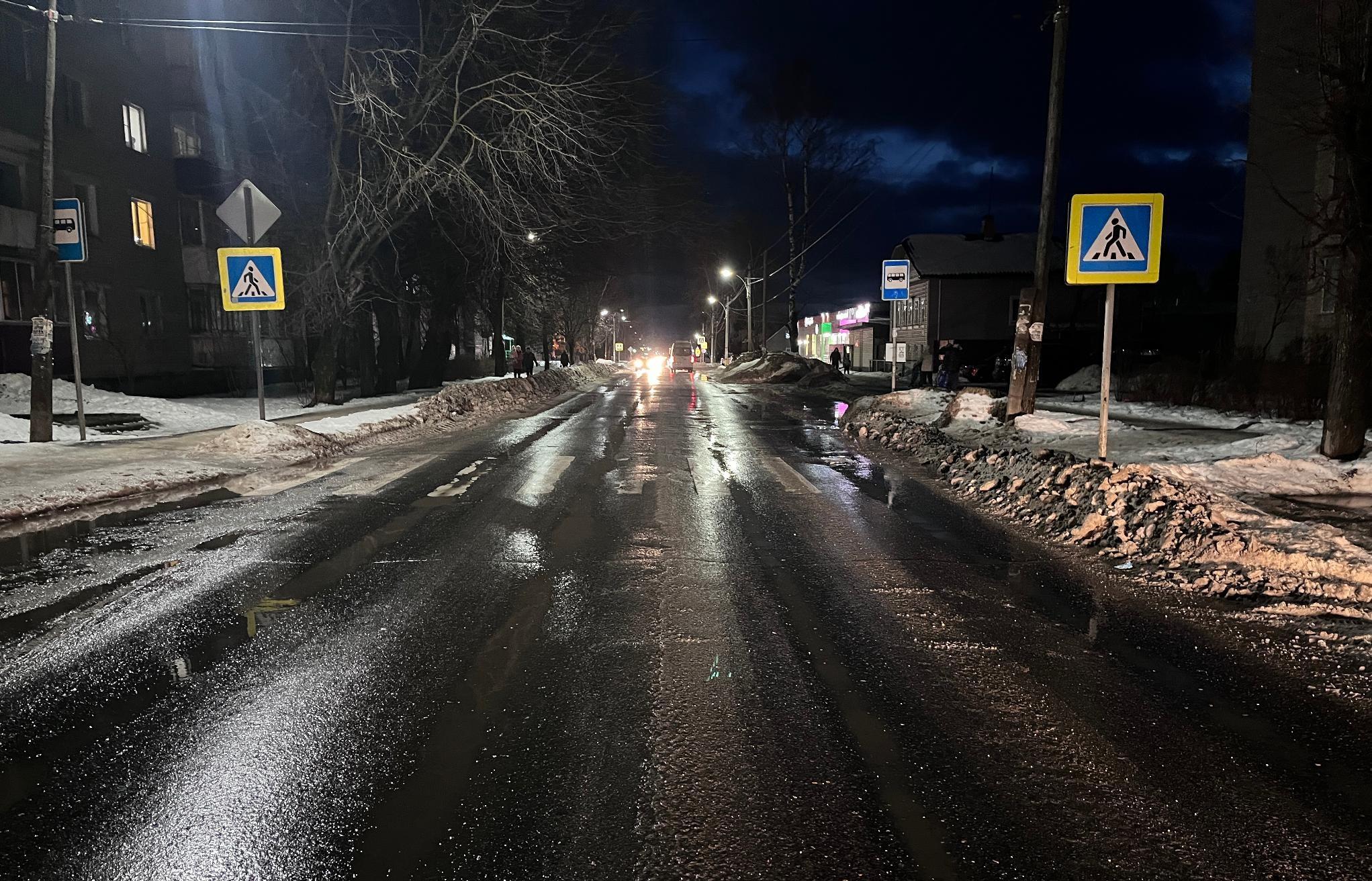 В Торжке женщина попала под колеса легковушки