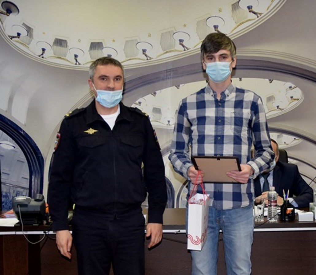 Житель Тверской области нашел у метро в Москве 275 тысяч рублей и вернул их владельцу