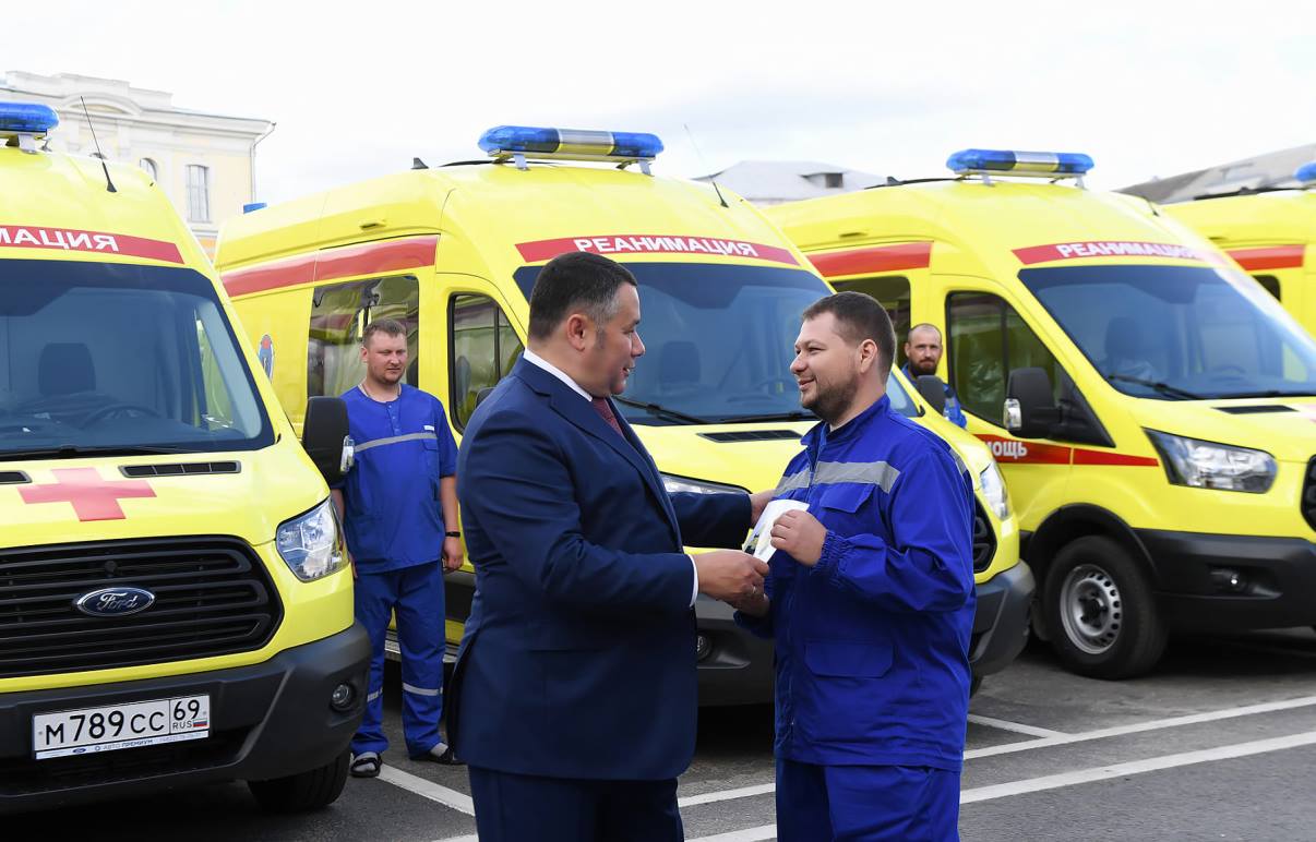 Губернатор Игорь Руденя поздравил работников скорой медицинской помощи Тверской области