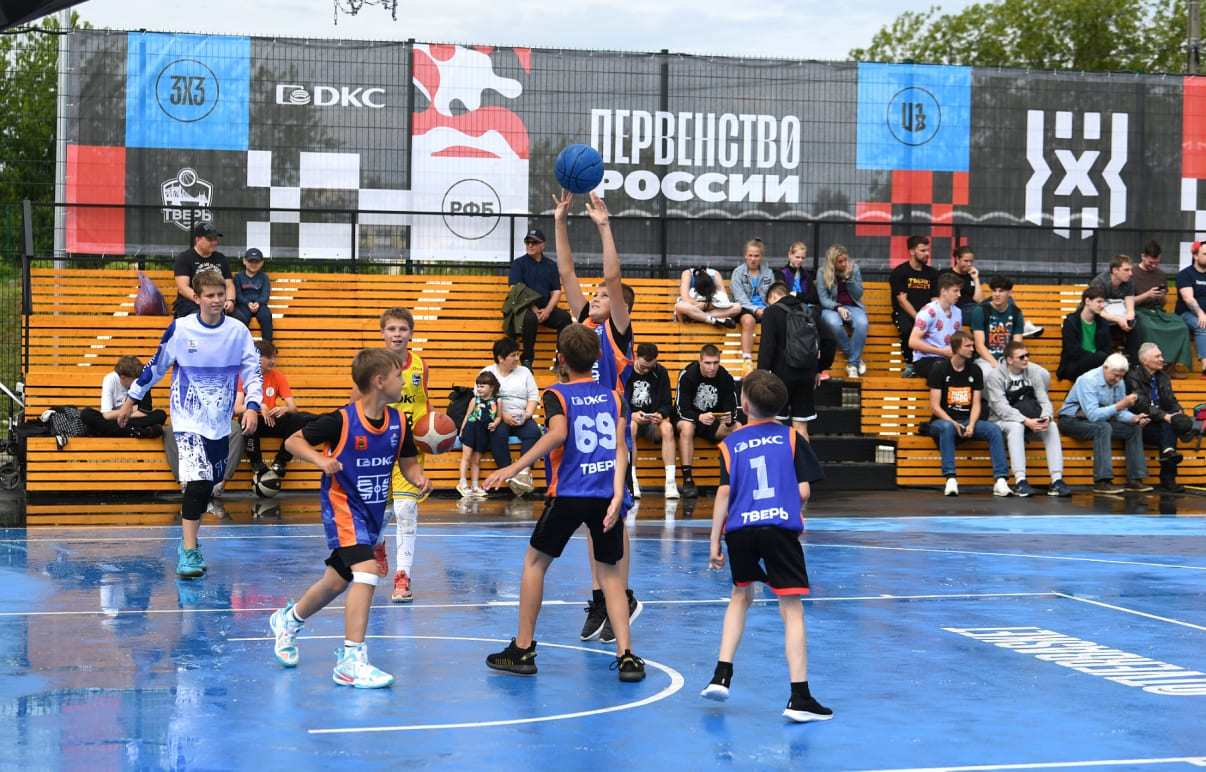 Андрей Кириленко и Иван Едешко стали участниками открытия в Твери Центра уличного баскетбола