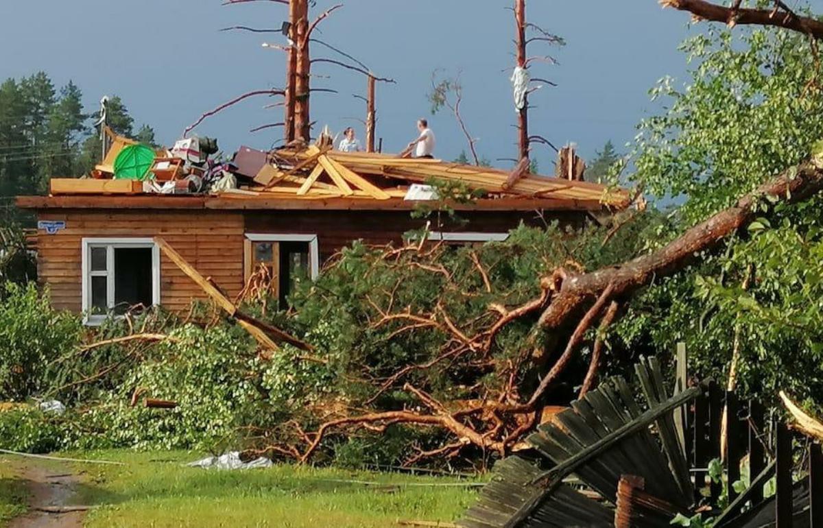 Появились фото и видео последствий стихийного бедствия в Андреаполе Тверской области