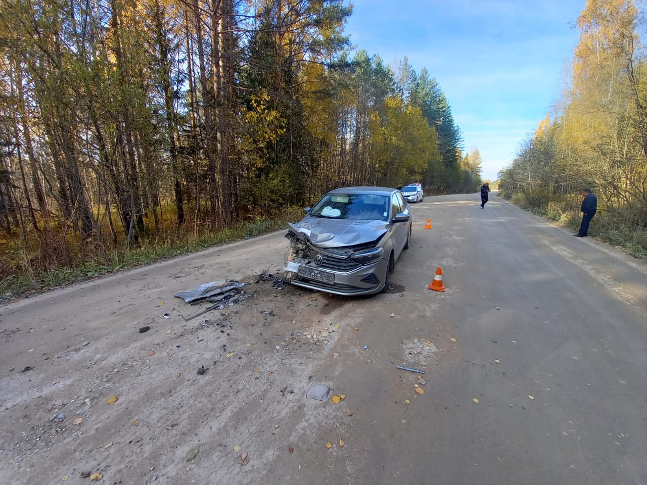 В Тверской области пожилой водитель легковушки получил травмы, врезавшись в стоявший КамАЗ