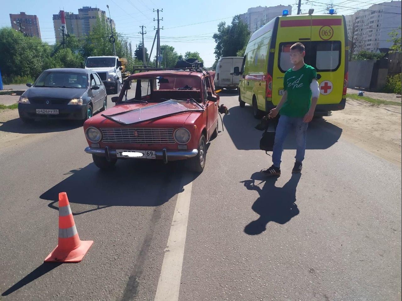 Водитель тверь. Авария в Твери сегодня на Пролетарке.