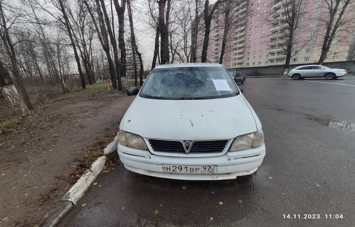 В Твери разыскивают хозяина брошенного автомобиля с московскими номерами