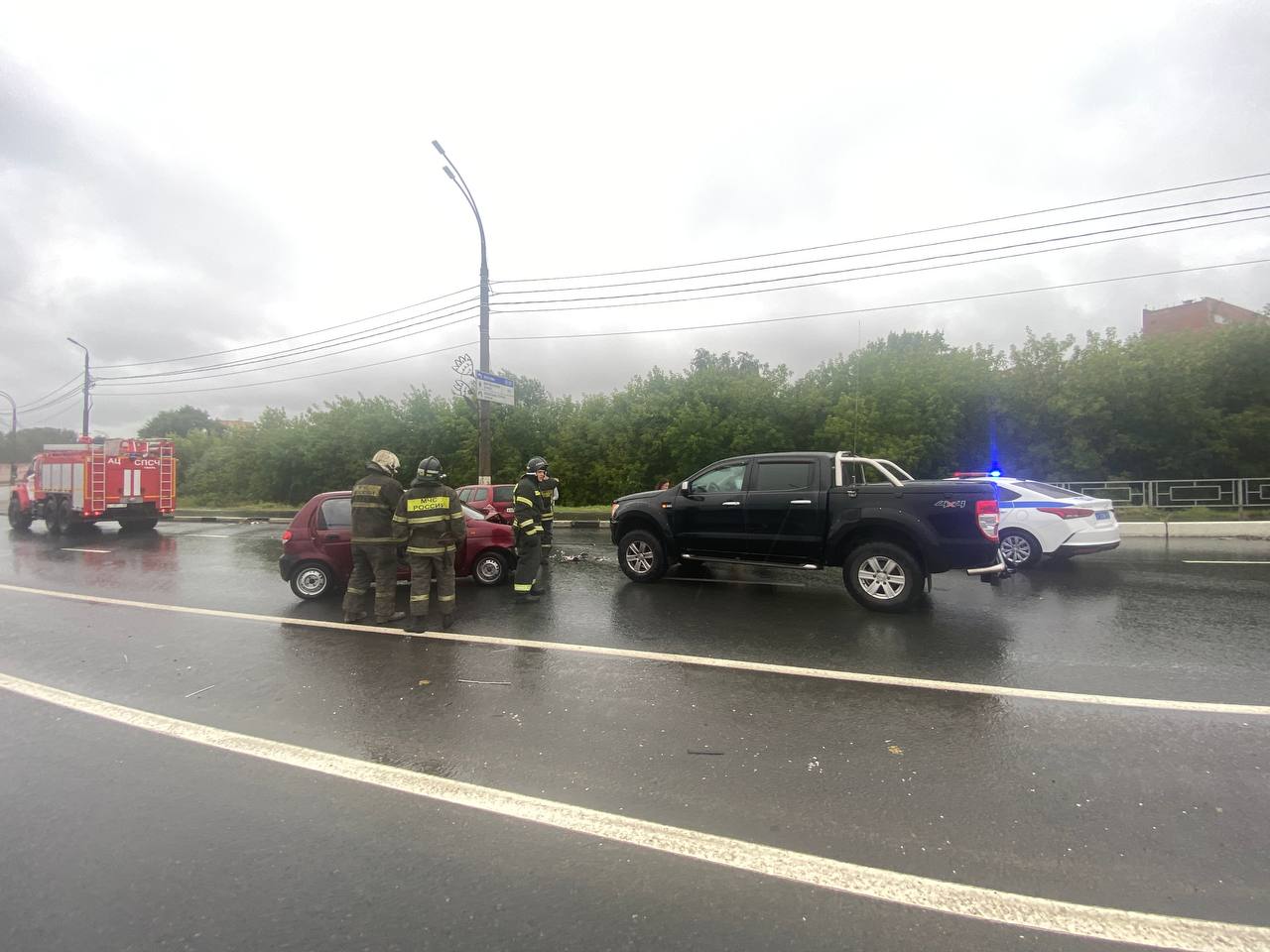 Три автомобиля столкнулись на Восточном мосту в Твери 
