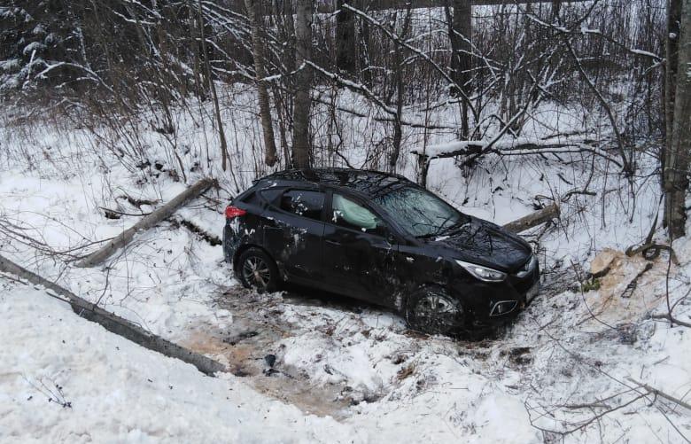 Два пассажира иномарки получили травмы в ДТП в Тверской области